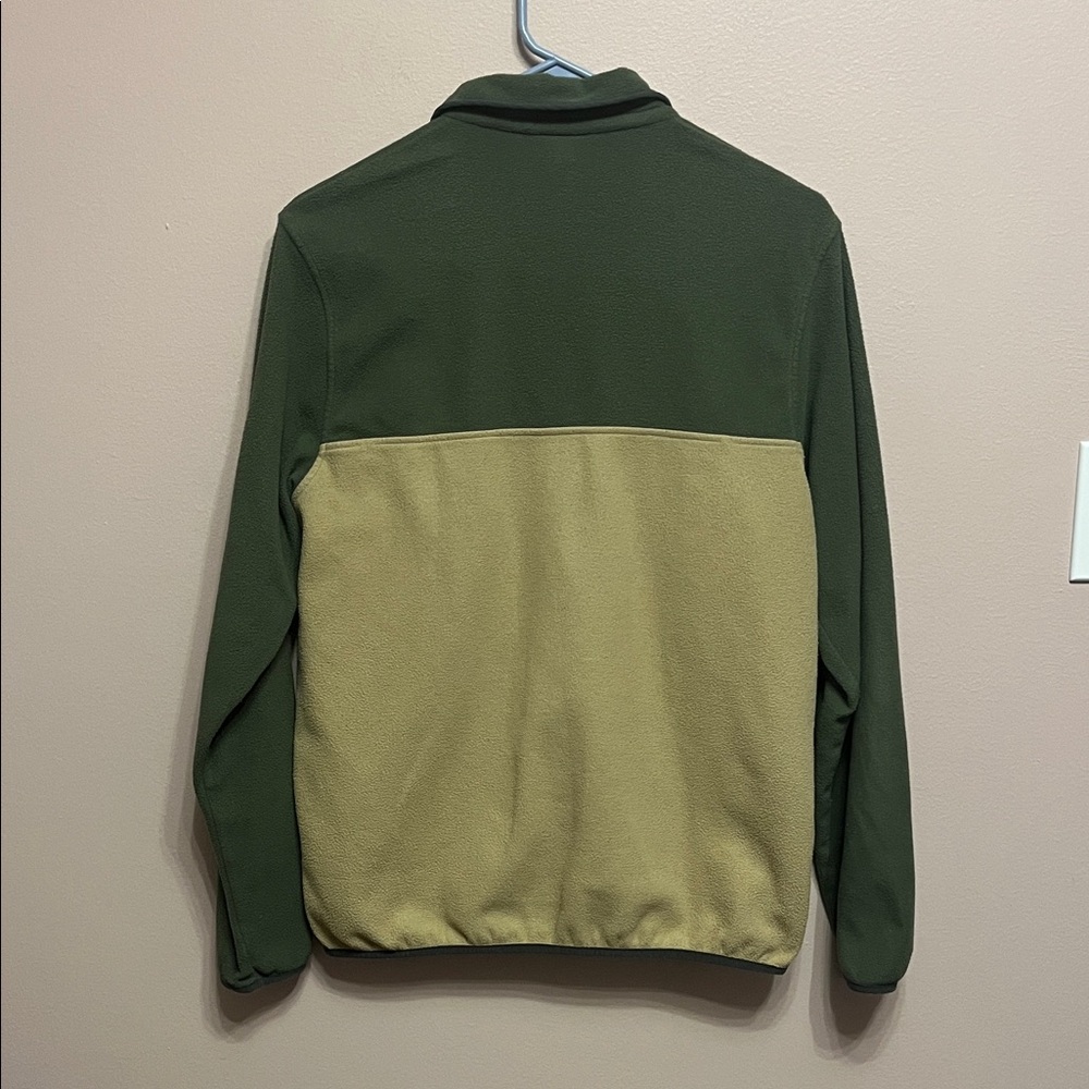 Patagonia Women's Green and Tan Fleece Pullover - Picture 8 of 13